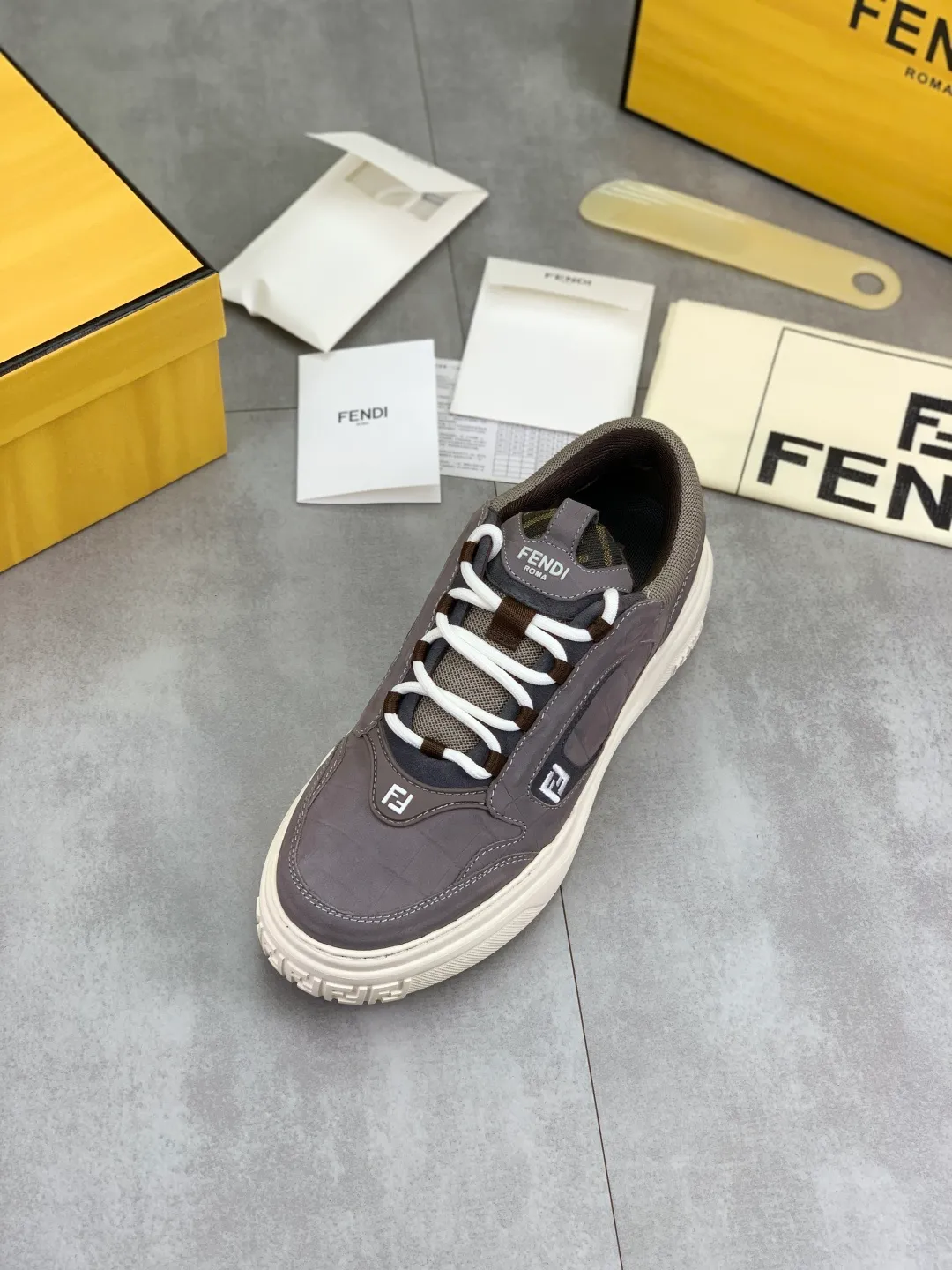Men's Men's Shoes 💰P800 New Style 💰💎💎💎Summer Hot Style [FENDI Fendi] Top Version 🆕New slip-on sneakers, wavy soles engraved with original words. Embossed Fendi Flow lettering on the heel. The upper is made of high-end calfskin and breathable materials. Original lining with tone-on-tone details decorated with innovative handcrafting techniques. Ultra-light and wear-resistant TPU and IP foam soles, overall lightweight and comfortable. Size:39-44 (38 45 can be customized)